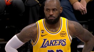 yl23455永利官网-灾难！詹皇当卧底，13秒内失误+不防守葬送湖人，东契奇带不动他