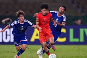 足球报：杨希的转会谈判历经多轮博弈；海港11月就曾接触球员