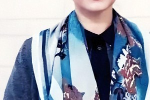 60岁宋祖英：脸部圆润眼袋明显，同母异父的妹妹是知名演员