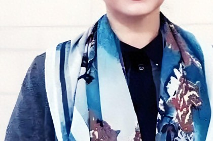 60岁宋祖英：脸部圆润眼袋明显，同母异父的妹妹是知名演员