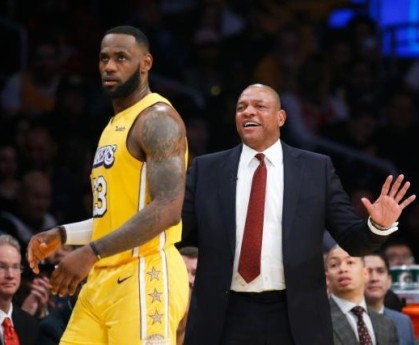 湖人选帅紧盯里弗斯不放，背后是豪门球队的顽疾